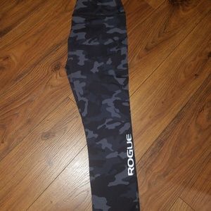 Womens camo grey rogue crop leggings